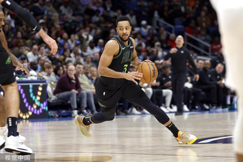 不但依赖于 不但依赖于